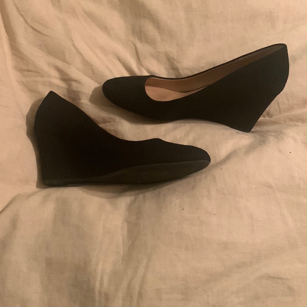 Black wedge heels